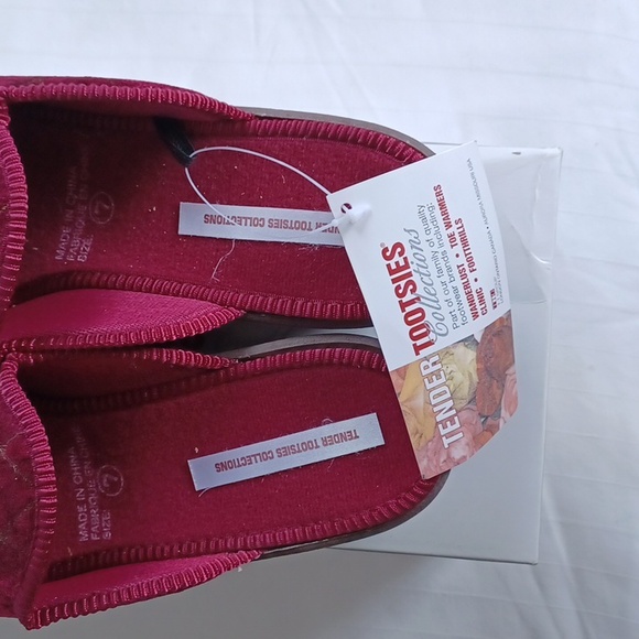 Tender Tootsies "Wine" Velour Scuff Slipper NEW- Sz. 7 - Picture 3 of 11